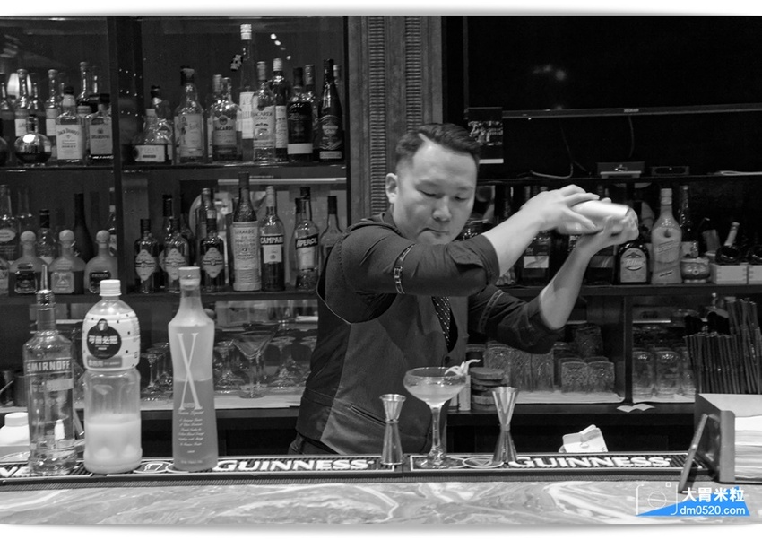 回味70~90年代西洋音樂現場演唱！Rocket Music 音樂火箭餐廳,超強美聲x美食x美酒都在這,台北松江路美食,忠孝新生站美食, - 大胃米粒 DAVID & MILLY