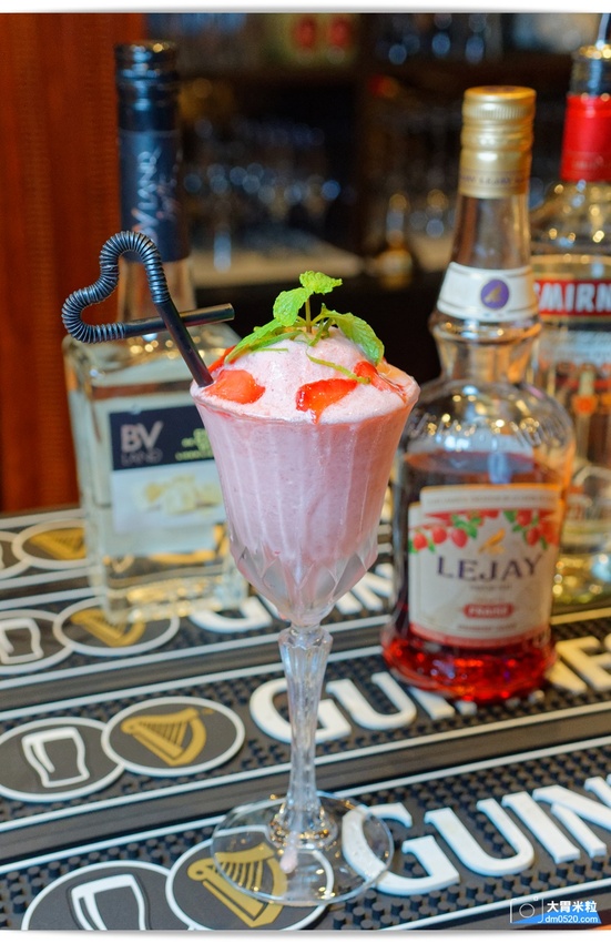 回味70~90年代西洋音樂現場演唱！Rocket Music 音樂火箭餐廳,超強美聲x美食x美酒都在這,台北松江路美食,忠孝新生站美食, - 大胃米粒 DAVID & MILLY