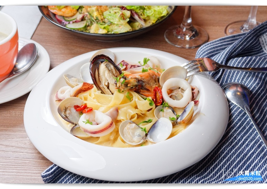 回味70~90年代西洋音樂現場演唱！Rocket Music 音樂火箭餐廳,超強美聲x美食x美酒都在這,台北松江路美食,忠孝新生站美食, - 大胃米粒 DAVID & MILLY