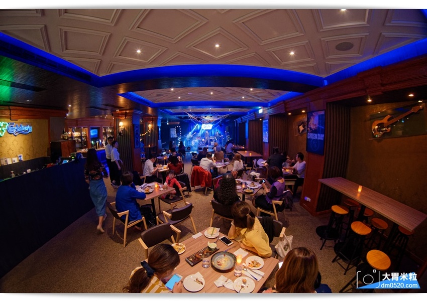 回味70~90年代西洋音樂現場演唱！Rocket Music 音樂火箭餐廳,超強美聲x美食x美酒都在這,台北松江路美食,忠孝新生站美食, - 大胃米粒 DAVID & MILLY