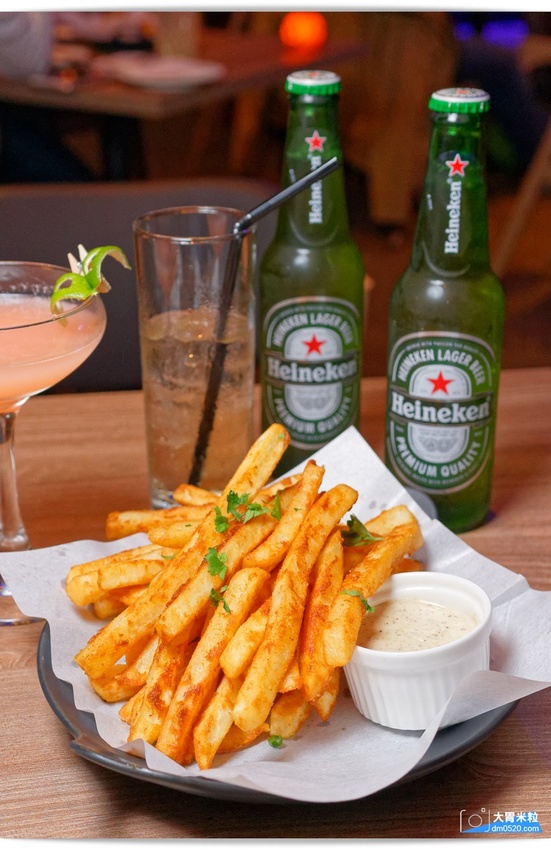 回味70~90年代西洋音樂現場演唱！Rocket Music 音樂火箭餐廳,超強美聲x美食x美酒都在這,台北松江路美食,忠孝新生站美食, - 大胃米粒 DAVID & MILLY