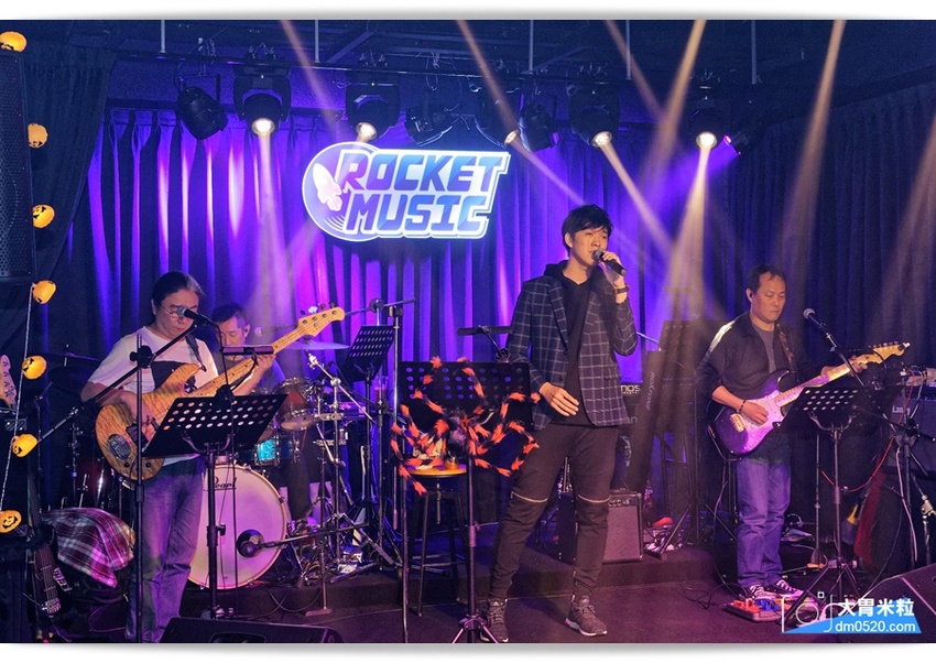 回味70~90年代西洋音樂現場演唱！Rocket Music 音樂火箭餐廳,超強美聲x美食x美酒都在這,台北松江路美食,忠孝新生站美食, - 大胃米粒 DAVID & MILLY