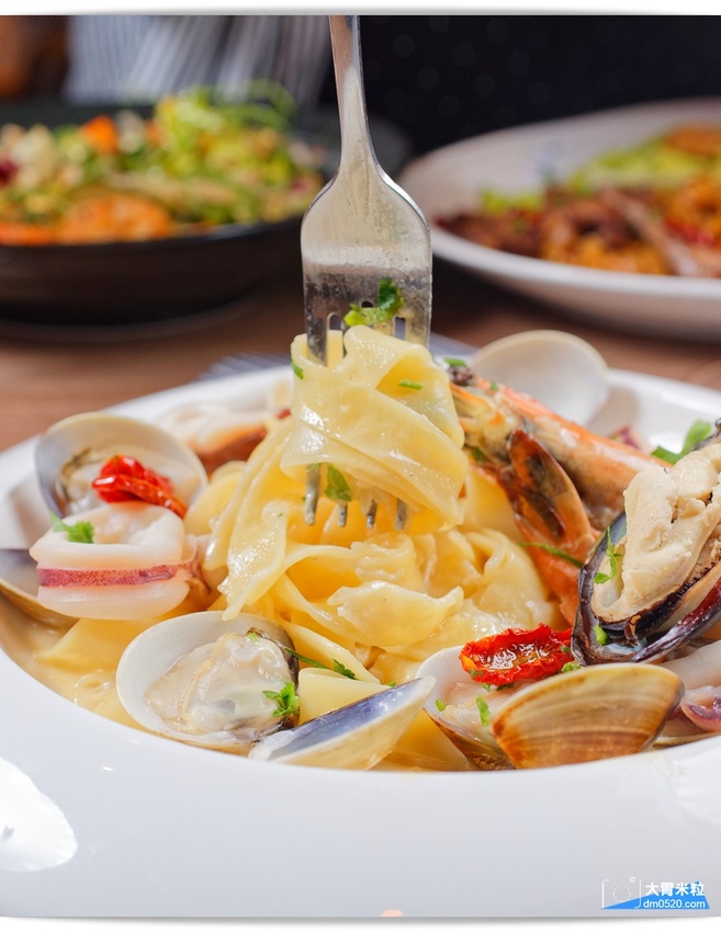 回味70~90年代西洋音樂現場演唱！Rocket Music 音樂火箭餐廳,超強美聲x美食x美酒都在這,台北松江路美食,忠孝新生站美食, - 大胃米粒 DAVID & MILLY