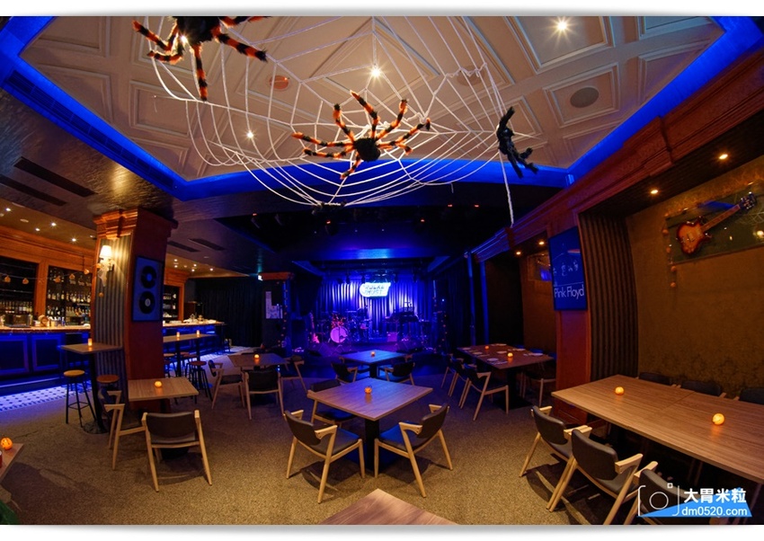 回味70~90年代西洋音樂現場演唱！Rocket Music 音樂火箭餐廳,超強美聲x美食x美酒都在這,台北松江路美食,忠孝新生站美食, - 大胃米粒 DAVID & MILLY