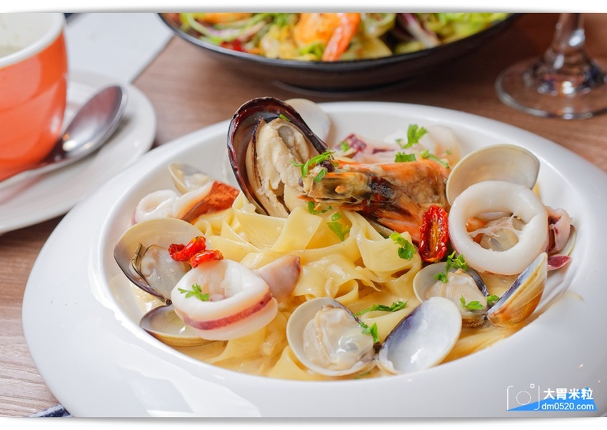 回味70~90年代西洋音樂現場演唱！Rocket Music 音樂火箭餐廳,超強美聲x美食x美酒都在這,台北松江路美食,忠孝新生站美食, - 大胃米粒 DAVID & MILLY