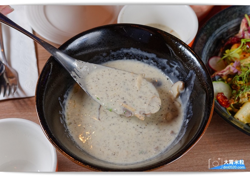 回味70~90年代西洋音樂現場演唱！Rocket Music 音樂火箭餐廳,超強美聲x美食x美酒都在這,台北松江路美食,忠孝新生站美食, - 大胃米粒 DAVID & MILLY