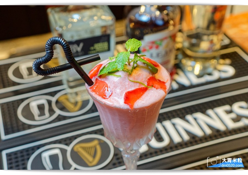 回味70~90年代西洋音樂現場演唱！Rocket Music 音樂火箭餐廳,超強美聲x美食x美酒都在這,台北松江路美食,忠孝新生站美食, - 大胃米粒 DAVID & MILLY