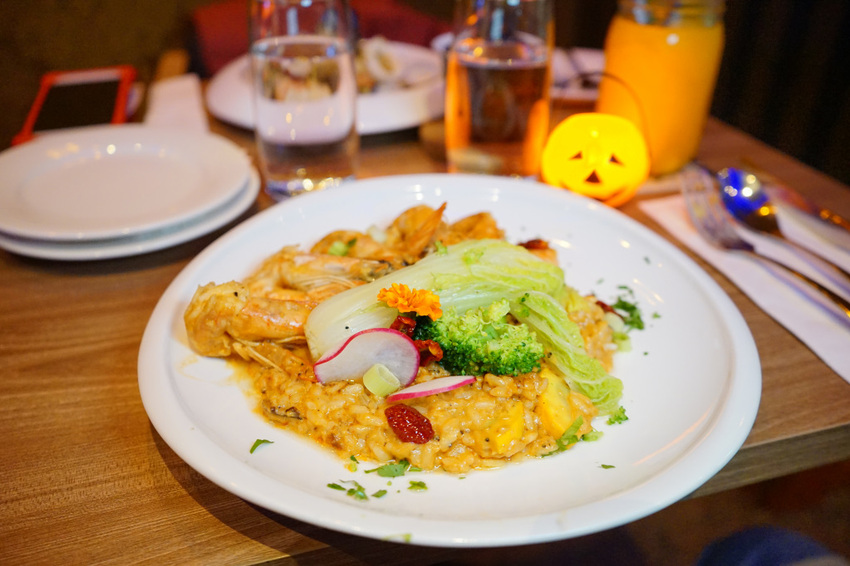 台北｜Rocket Music 火箭音樂餐廳 音樂．饗食．美酒 現場Live Band Show - 奇奇一起玩樂趣