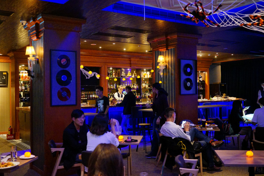 台北｜Rocket Music 火箭音樂餐廳 音樂．饗食．美酒 現場Live Band Show - 奇奇一起玩樂趣