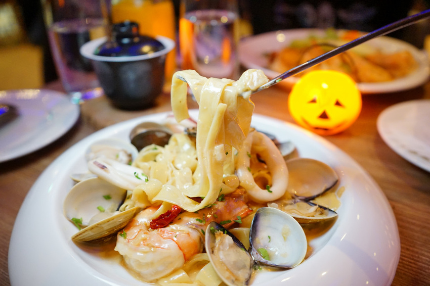 台北｜Rocket Music 火箭音樂餐廳 音樂．饗食．美酒 現場Live Band Show - 奇奇一起玩樂趣