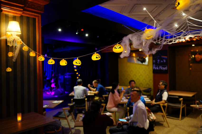 台北｜Rocket Music 火箭音樂餐廳 音樂．饗食．美酒 現場Live Band Show - 奇奇一起玩樂趣