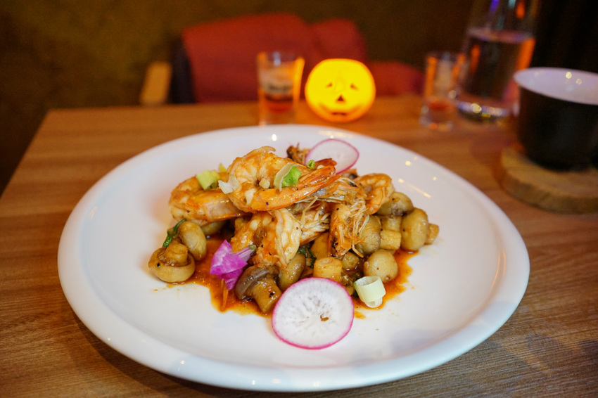 台北｜Rocket Music 火箭音樂餐廳 音樂．饗食．美酒 現場Live Band Show - 奇奇一起玩樂趣