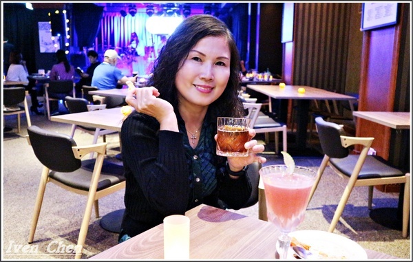 Rocket Music：《北市中山區音樂餐廳》愛吃鬼趴趴走之Rocket Music Night/浪漫情懷心靈饗樂/品嚐異國經典料理/徵燻在小酌的調酒/享受歌手現場感性的演唱-『Rocket Music音樂火箭餐廳』