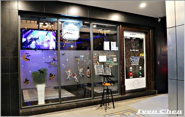 Rocket Music：《北市中山區音樂餐廳》愛吃鬼趴趴走之Rocket Music Night/浪漫情懷心靈饗樂/品嚐異國經典料理/徵燻在小酌的調酒/享受歌手現場感性的演唱-『Rocket Music音樂火箭餐廳』