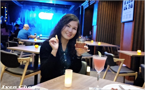 Rocket Music：《北市中山區音樂餐廳》愛吃鬼趴趴走之Rocket Music Night/浪漫情懷心靈饗樂/品嚐異國經典料理/徵燻在小酌的調酒/享受歌手現場感性的演唱-『Rocket Music音樂火箭餐廳』