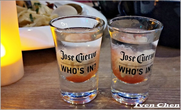 Rocket Music：《北市中山區音樂餐廳》愛吃鬼趴趴走之Rocket Music Night/浪漫情懷心靈饗樂/品嚐異國經典料理/徵燻在小酌的調酒/享受歌手現場感性的演唱-『Rocket Music音樂火箭餐廳』