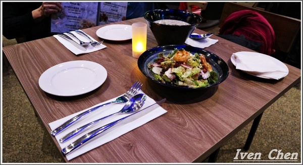 Rocket Music：《北市中山區音樂餐廳》愛吃鬼趴趴走之Rocket Music Night/浪漫情懷心靈饗樂/品嚐異國經典料理/徵燻在小酌的調酒/享受歌手現場感性的演唱-『Rocket Music音樂火箭餐廳』