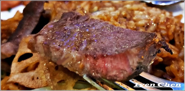 Rocket Music：《北市中山區音樂餐廳》愛吃鬼趴趴走之Rocket Music Night/浪漫情懷心靈饗樂/品嚐異國經典料理/徵燻在小酌的調酒/享受歌手現場感性的演唱-『Rocket Music音樂火箭餐廳』