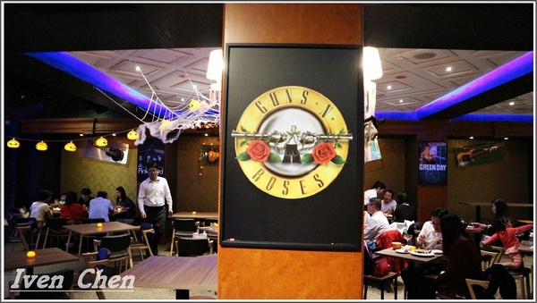 Rocket Music：《北市中山區音樂餐廳》愛吃鬼趴趴走之Rocket Music Night/浪漫情懷心靈饗樂/品嚐異國經典料理/徵燻在小酌的調酒/享受歌手現場感性的演唱-『Rocket Music音樂火箭餐廳』