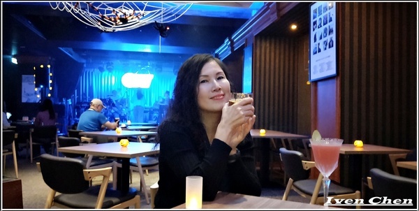 Rocket Music：《北市中山區音樂餐廳》愛吃鬼趴趴走之Rocket Music Night/浪漫情懷心靈饗樂/品嚐異國經典料理/徵燻在小酌的調酒/享受歌手現場感性的演唱-『Rocket Music音樂火箭餐廳』