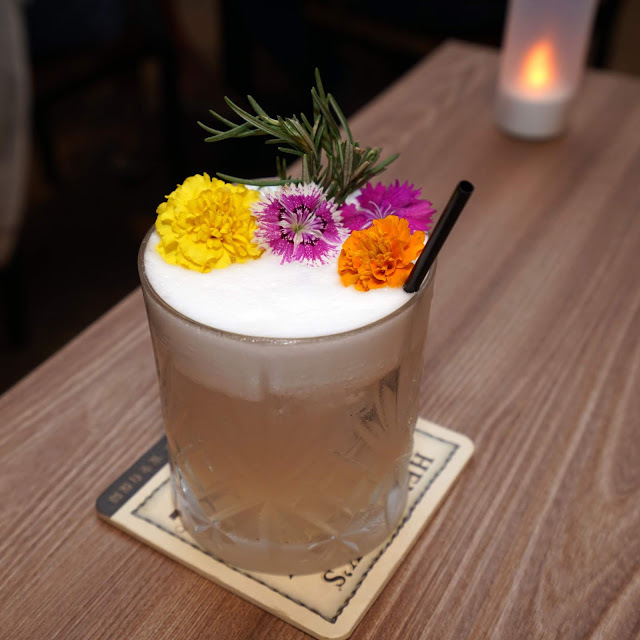 [食記] Rocket Music 音樂火箭餐廳。Live Band現場演唱、時尚餐酒館。適合浪漫求婚、生日聚餐、春酒尾牙包場!