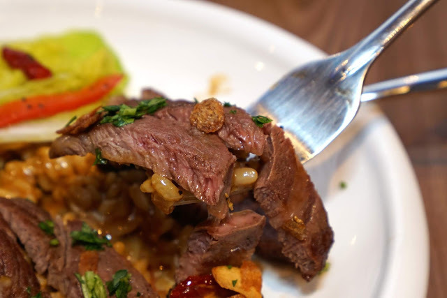 [食記] Rocket Music 音樂火箭餐廳。Live Band現場演唱、時尚餐酒館。適合浪漫求婚、生日聚餐、春酒尾牙包場!