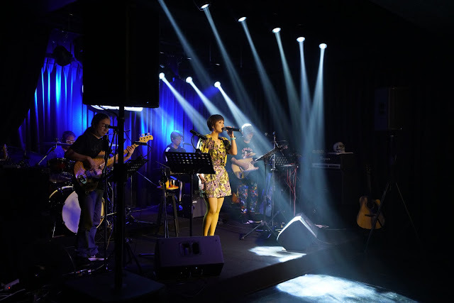 [食記] Rocket Music 音樂火箭餐廳。Live Band現場演唱、時尚餐酒館。適合浪漫求婚、生日聚餐、春酒尾牙包場!