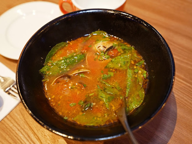 [食記] Rocket Music 音樂火箭餐廳。Live Band現場演唱、時尚餐酒館。適合浪漫求婚、生日聚餐、春酒尾牙包場!