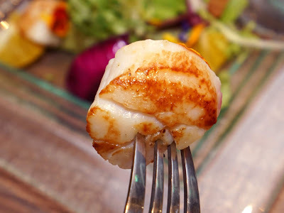 [食記] Rocket Music 音樂火箭餐廳。Live Band現場演唱、時尚餐酒館。適合浪漫求婚、生日聚餐、春酒尾牙包場!