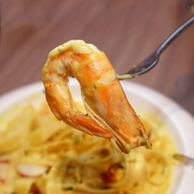 [食記] Rocket Music 音樂火箭餐廳。Live Band現場演唱、時尚餐酒館。適合浪漫求婚、生日聚餐、春酒尾牙包場!