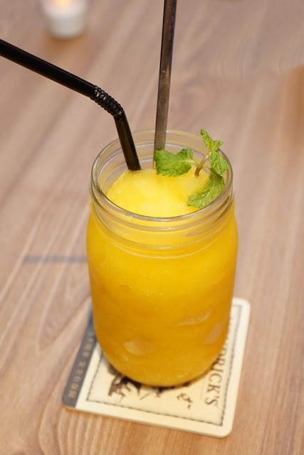 [食記] Rocket Music 音樂火箭餐廳。Live Band現場演唱、時尚餐酒館。適合浪漫求婚、生日聚餐、春酒尾牙包場!