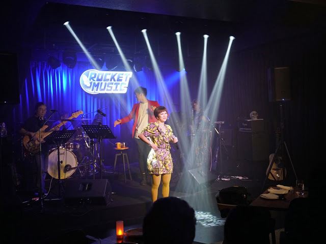 [食記] Rocket Music 音樂火箭餐廳。Live Band現場演唱、時尚餐酒館。適合浪漫求婚、生日聚餐、春酒尾牙包場!