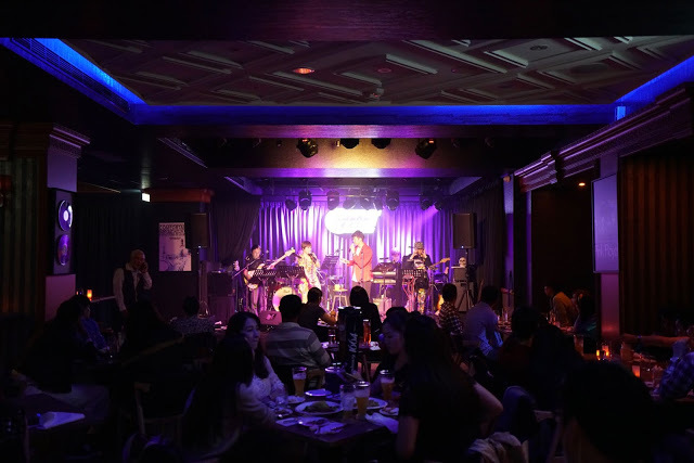 [食記] Rocket Music 音樂火箭餐廳。Live Band現場演唱、時尚餐酒館。適合浪漫求婚、生日聚餐、春酒尾牙包場!