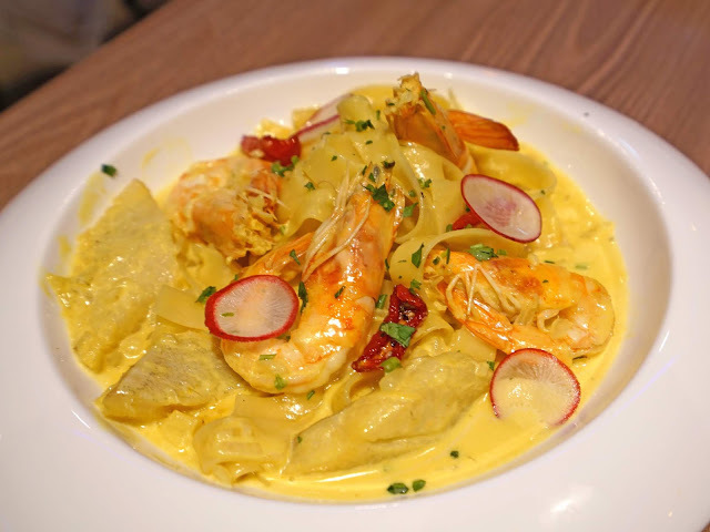 [食記] Rocket Music 音樂火箭餐廳。Live Band現場演唱、時尚餐酒館。適合浪漫求婚、生日聚餐、春酒尾牙包場!