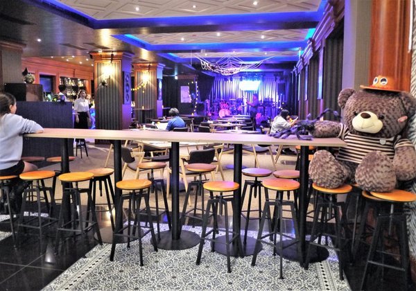 Rocket Music：音樂｜美酒　Rocket Music音樂火箭餐廳 好好放鬆小酌一番．美妙歌聲/重溫舊時光的美好