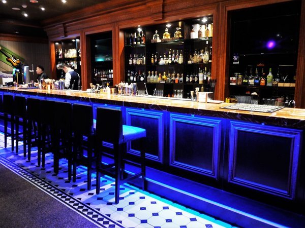 Rocket Music：音樂｜美酒　Rocket Music音樂火箭餐廳 好好放鬆小酌一番．美妙歌聲/重溫舊時光的美好