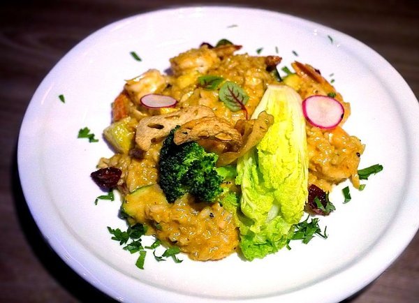 Rocket Music：音樂｜美酒　Rocket Music音樂火箭餐廳 好好放鬆小酌一番．美妙歌聲/重溫舊時光的美好