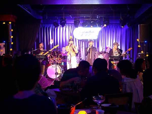 Rocket Music:Rocket Music-台北中山區音樂餐廳 演奏揭開屬於夜晚的序幕 提供僅次於家的第二個舒適空間