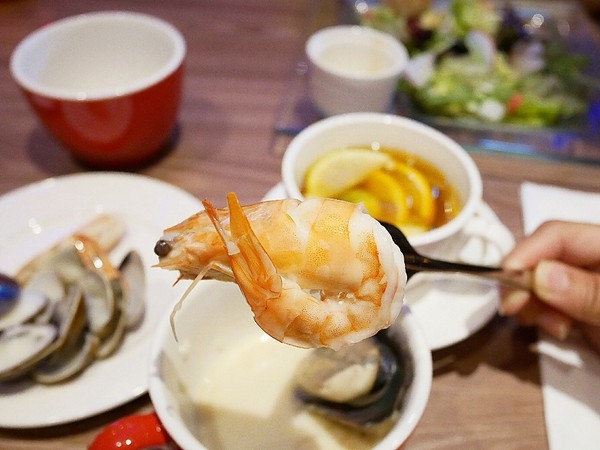 Rocket Music:Rocket Music-台北中山區音樂餐廳 演奏揭開屬於夜晚的序幕 提供僅次於家的第二個舒適空間