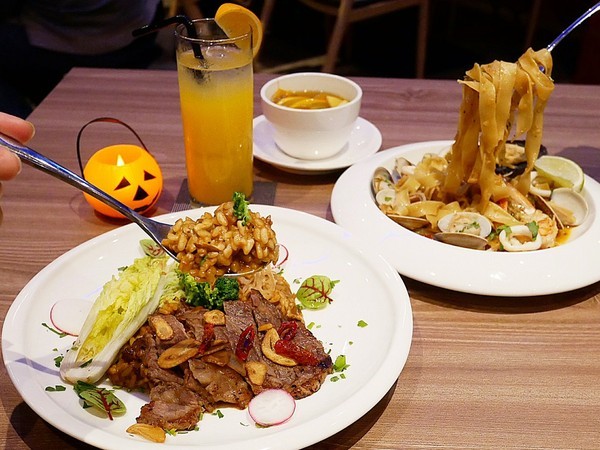 Rocket Music:Rocket Music-台北中山區音樂餐廳 演奏揭開屬於夜晚的序幕 提供僅次於家的第二個舒適空間