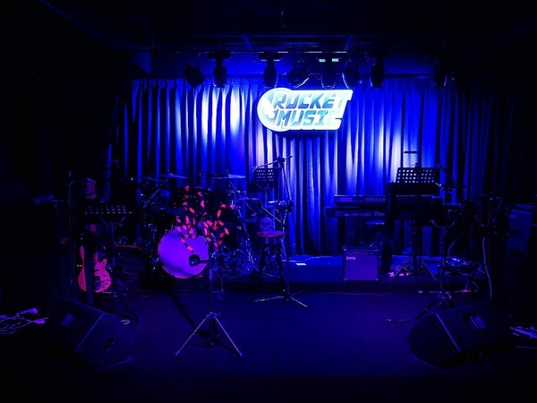 Rocket Music:Rocket Music-台北中山區音樂餐廳 演奏揭開屬於夜晚的序幕 提供僅次於家的第二個舒適空間