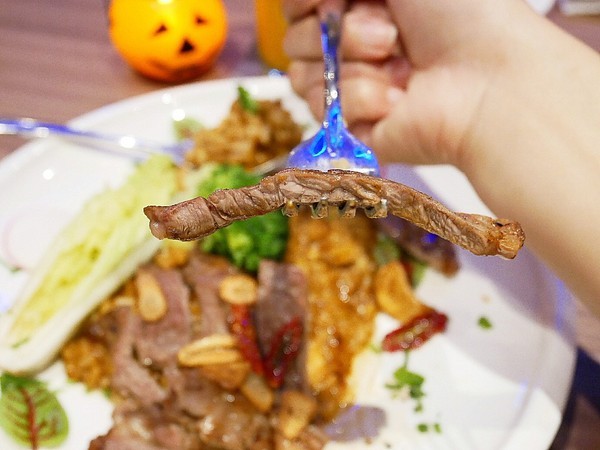 Rocket Music:Rocket Music-台北中山區音樂餐廳 演奏揭開屬於夜晚的序幕 提供僅次於家的第二個舒適空間