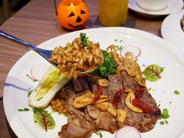 Rocket Music:Rocket Music-台北中山區音樂餐廳 演奏揭開屬於夜晚的序幕 提供僅次於家的第二個舒適空間