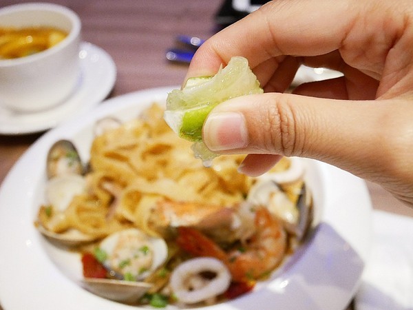 Rocket Music:Rocket Music-台北中山區音樂餐廳 演奏揭開屬於夜晚的序幕 提供僅次於家的第二個舒適空間