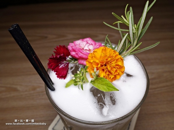 Rocket Music：捷運忠孝新生站 Rocket Music 音樂火箭餐廳 恣意悠閒享受美食及搖擺的音樂夜！ (內有現場LIVE影片)