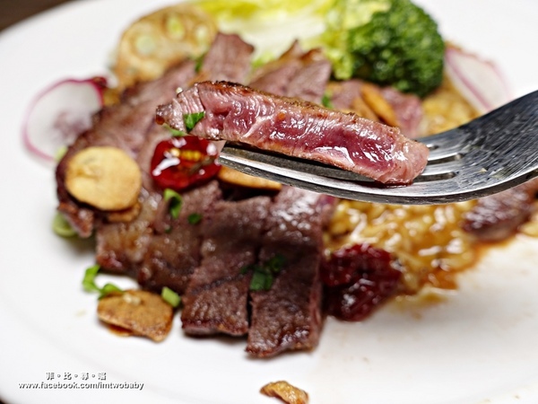 Rocket Music：捷運忠孝新生站 Rocket Music 音樂火箭餐廳 恣意悠閒享受美食及搖擺的音樂夜！ (內有現場LIVE影片)