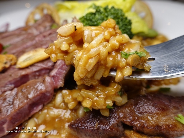 Rocket Music：捷運忠孝新生站 Rocket Music 音樂火箭餐廳 恣意悠閒享受美食及搖擺的音樂夜！ (內有現場LIVE影片)