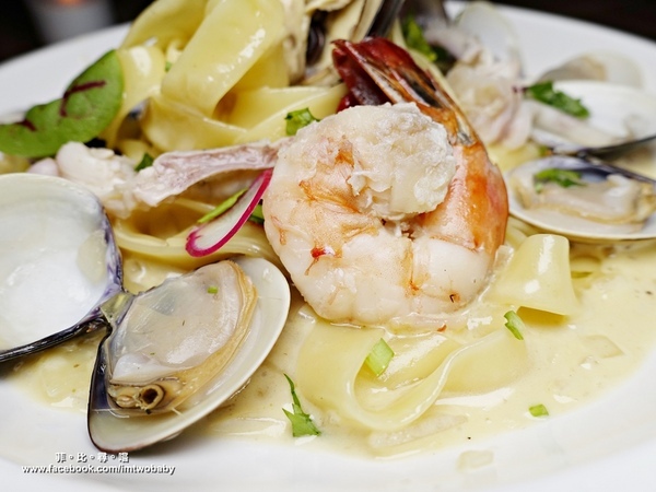 Rocket Music：捷運忠孝新生站 Rocket Music 音樂火箭餐廳 恣意悠閒享受美食及搖擺的音樂夜！ (內有現場LIVE影片)