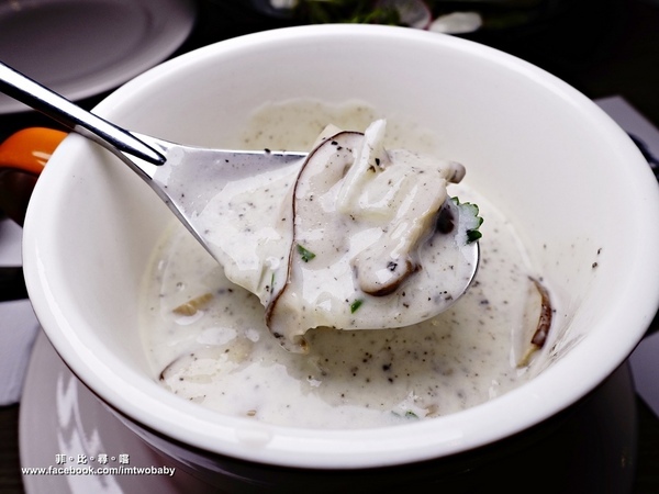 Rocket Music：捷運忠孝新生站 Rocket Music 音樂火箭餐廳 恣意悠閒享受美食及搖擺的音樂夜！ (內有現場LIVE影片)