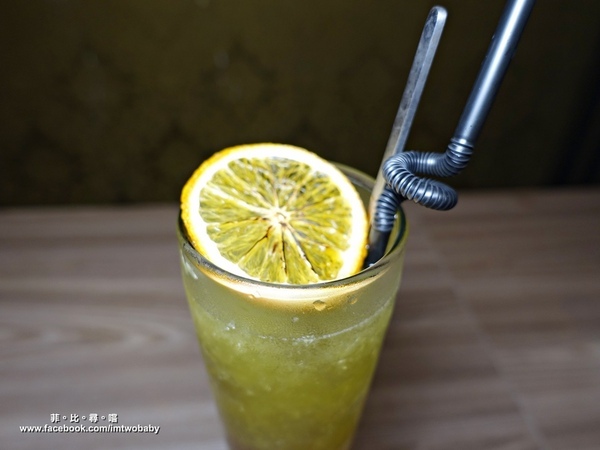 Rocket Music：捷運忠孝新生站 Rocket Music 音樂火箭餐廳 恣意悠閒享受美食及搖擺的音樂夜！ (內有現場LIVE影片)